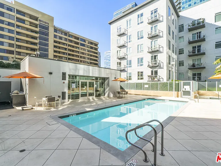 645 W 9th St #343 — Photo 28