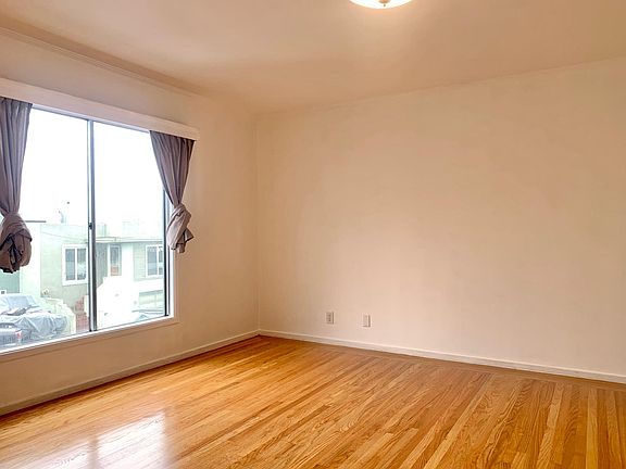 3rd image of 15 Stoneyford Ave