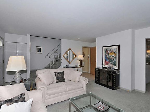 5th image of 7140 Carol Ct