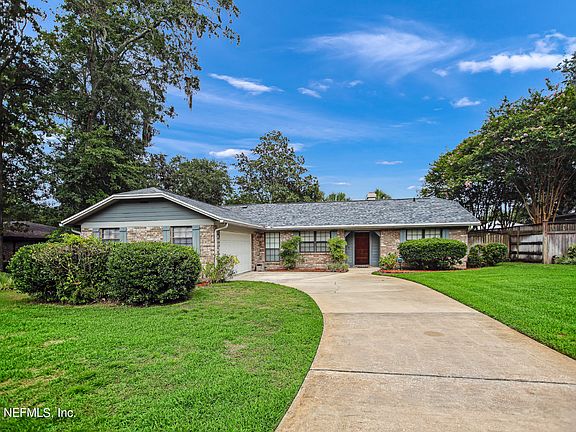 2nd image of 5319 SECLUDED OAKS Lane