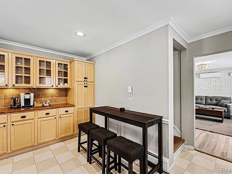 710 Hartland Dr — Photo 18