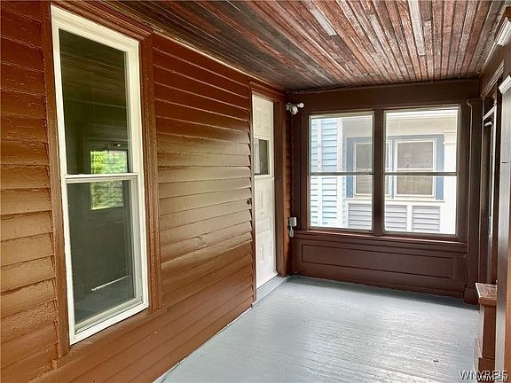 4th image of 111 Hawley St