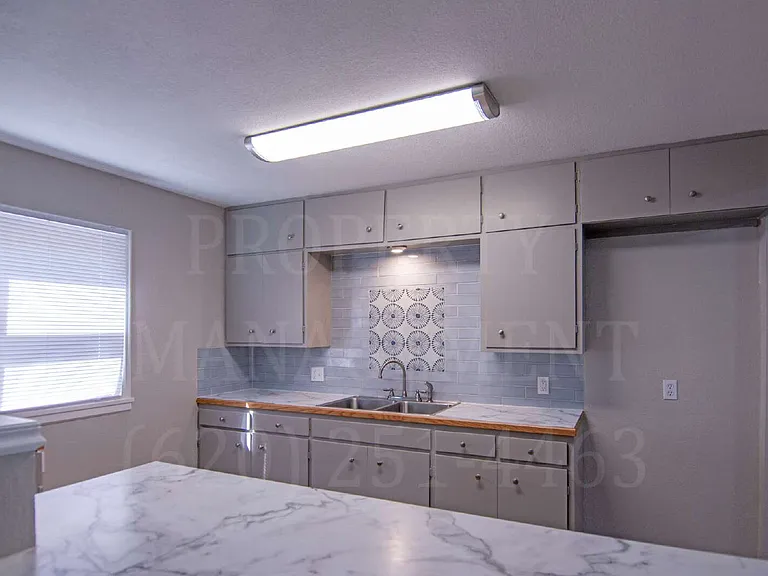 608 Waverly Way — Photo 3