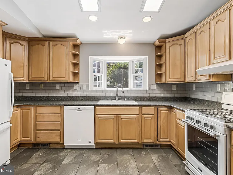 1005 N Lebanon St — Photo 11