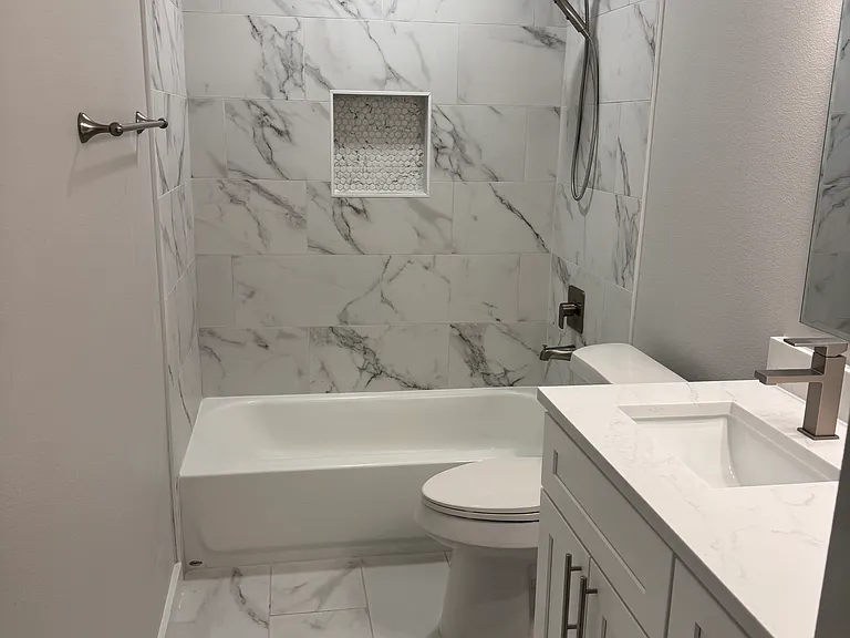 908 Creekview Dr — Photo 10
