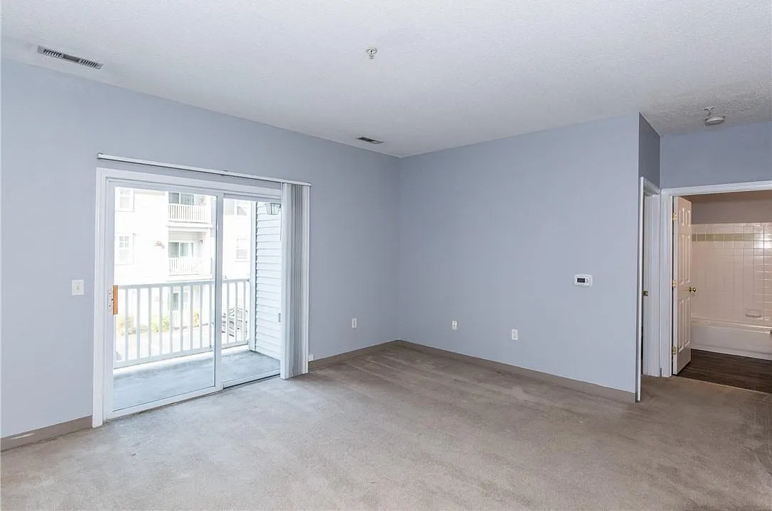 1 bed, 800 sqft, $1,950 — Photo 3
