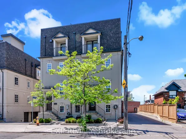 2 A Fairleigh Cres Unit B, Toronto, ON M6C 3R8