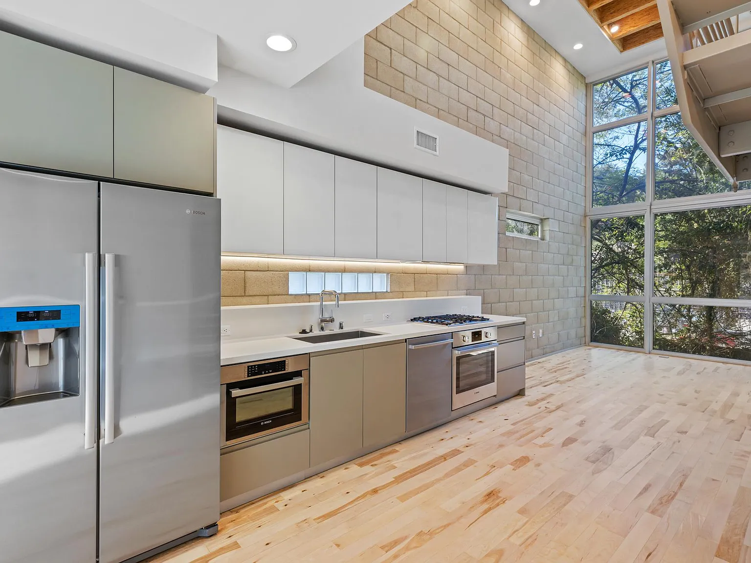 2 bed, 1904 sqft, $6,150 — Photo 3