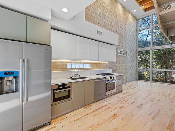 3rd image of 3450 Cahuenga Blvd W APT 801