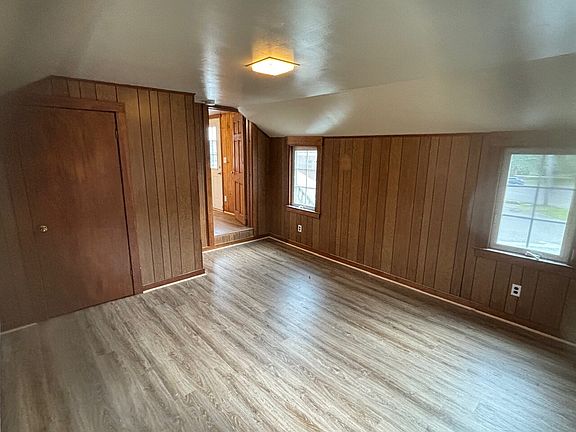 4th image of 227B Main St