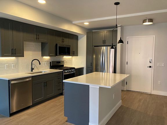 4th image of 1800 Market St #747