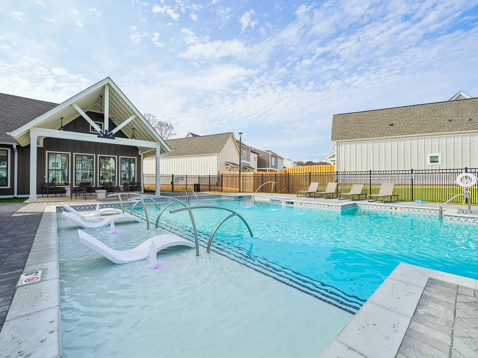 Turnberry Park Apartments and Homes — Photo 2