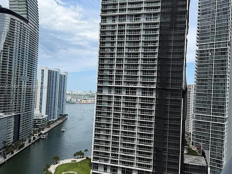 500 Brickell Ave #2907 — Photo 8