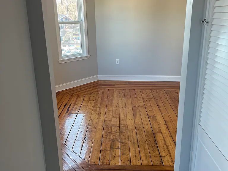 920 Crescent St #3 — Photo 2