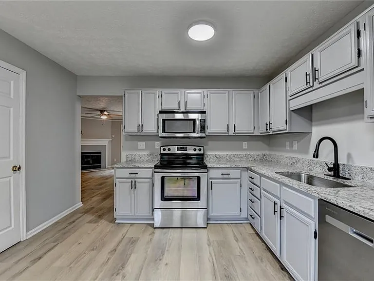 3876 Meadow Creek Dr — Photo 6