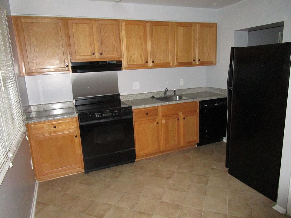 EAT IN KITCHEN