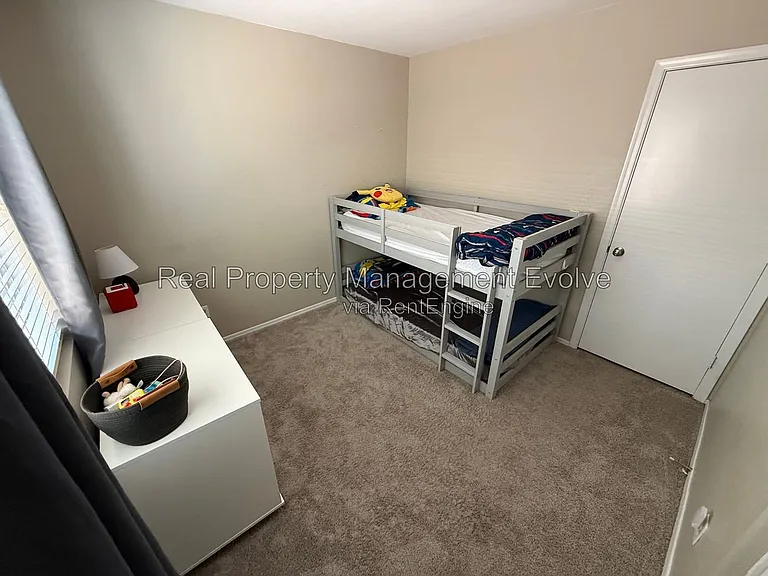 7105 S 251st Dr — Photo 10