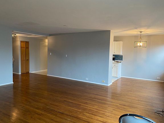 4th image of 3410 N Lakeshore Dr #3HI