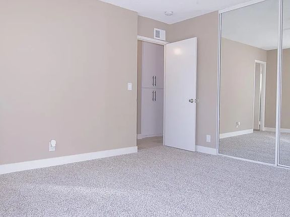 5th image of 553 Douglas St