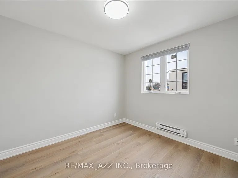 251 Simcoe St S #204 — Photo 13