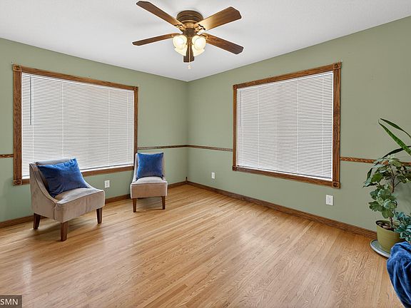 4th image of 315 8th Ave SE