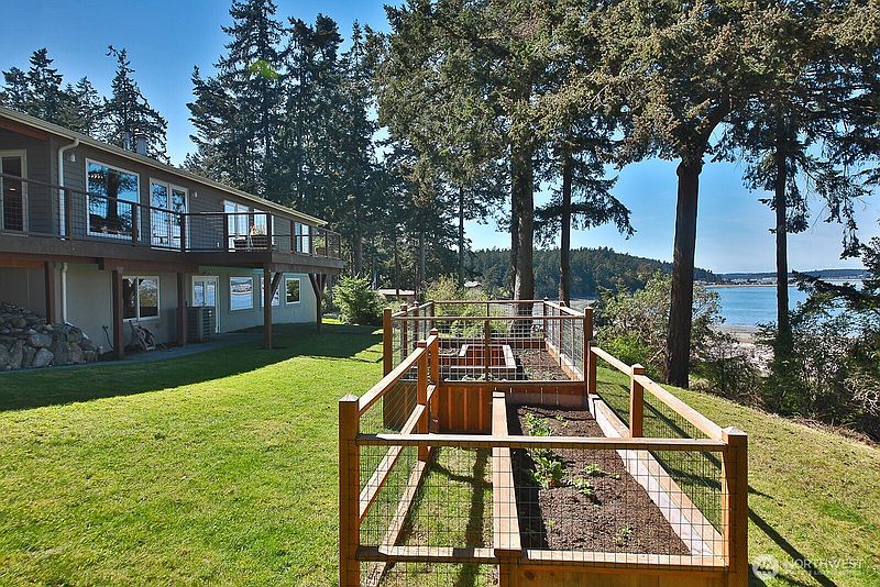 5th image of 260 Rhodena Drive