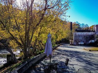 585 White Cir APT 17, Athens, GA 30605