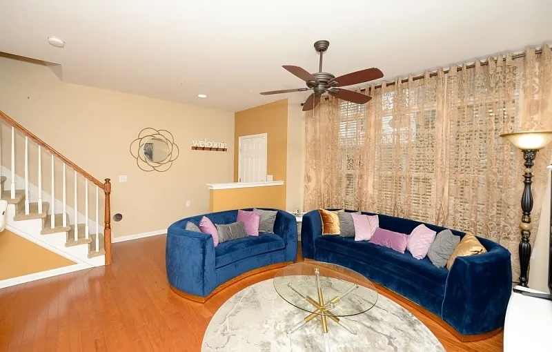 2 bed, 1261 sqft, $3,400 — Photo 2