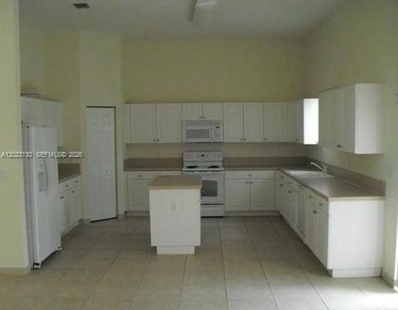 1423 NE 40th Road 1423, Homestead, FL 33033 — Photo 1