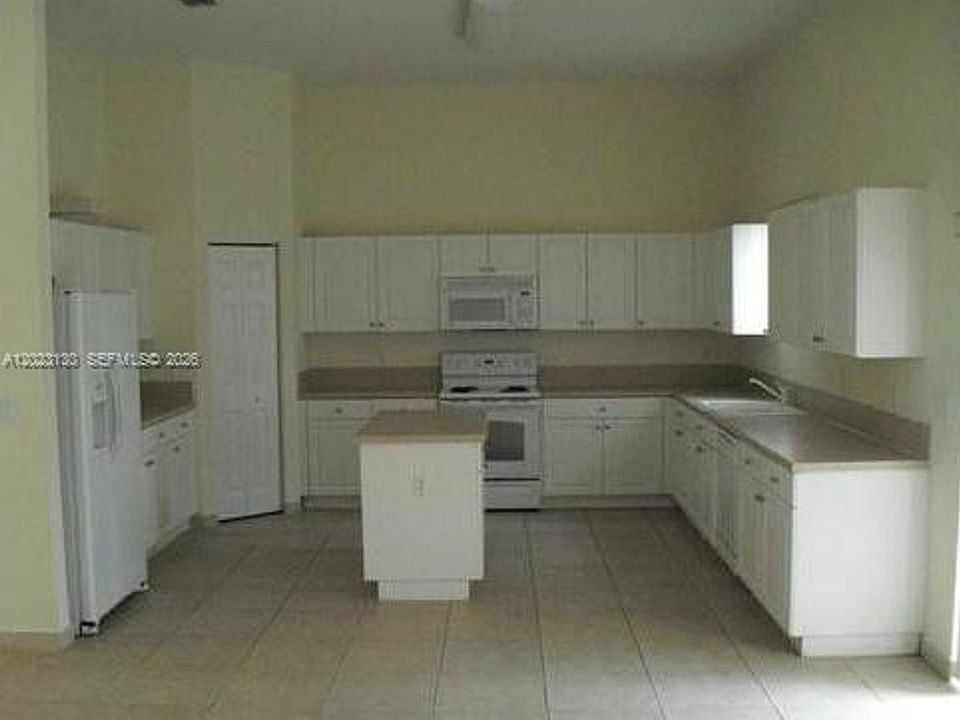 1st image of 1423 NE 40th Rd #1423
