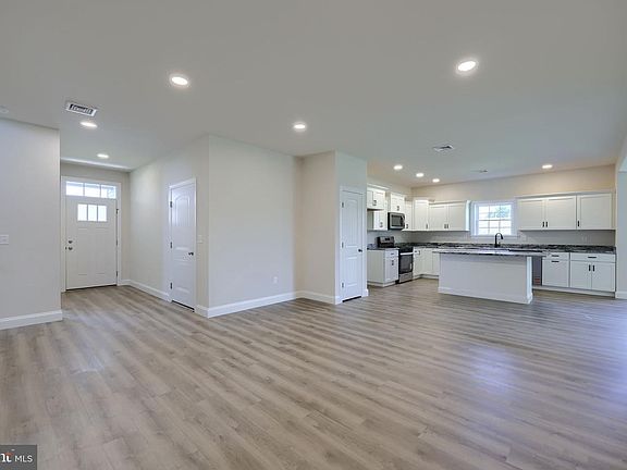 2nd image of 3855 Country Dr