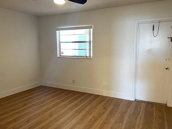 5th image of 270 NE 40th Street #27