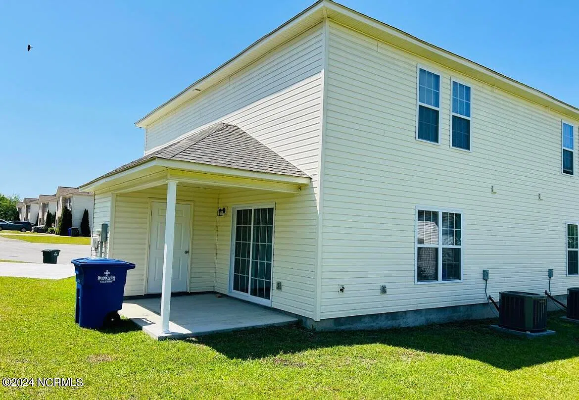3 bed, 2.5 bath, 1458 sqft, $1,500 — Photo 4