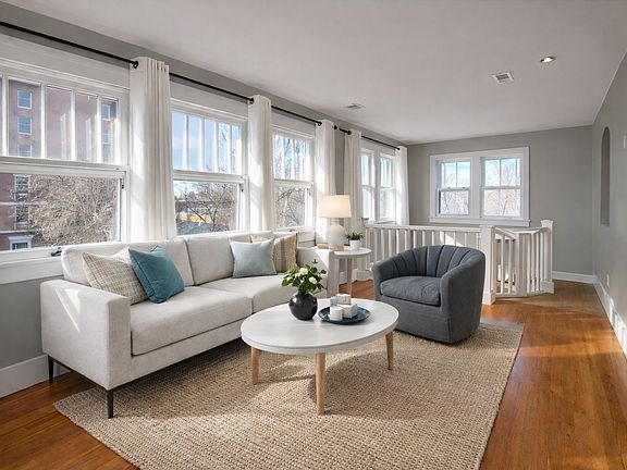 Sunroom (Virtual Staging)
