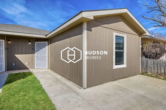 3 bed, 2.0 bath, 980 sqft, $1,025 — Photo 3