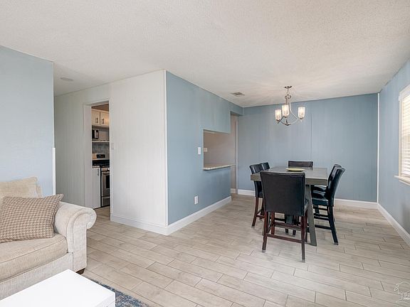 4th image of 4690 Kingston Dr