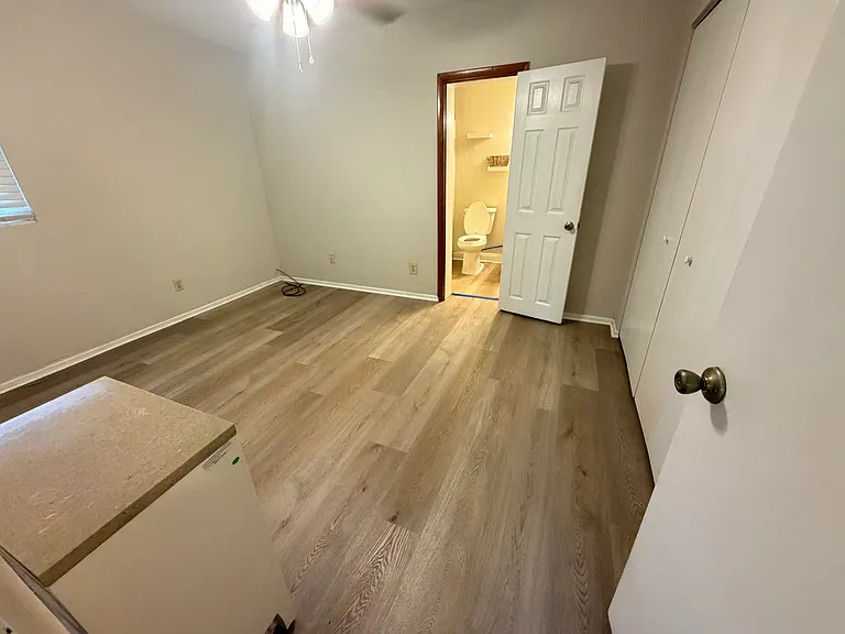 1841 Linden Rd — Photo 33