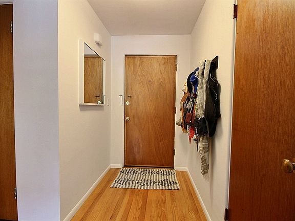 3rd image of 530 W Olympic Pl APT 212