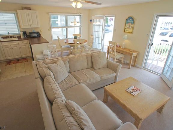 4th image of 108 Wesley Ave #108