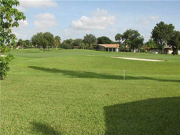5th image of 5401 Banyan Ln