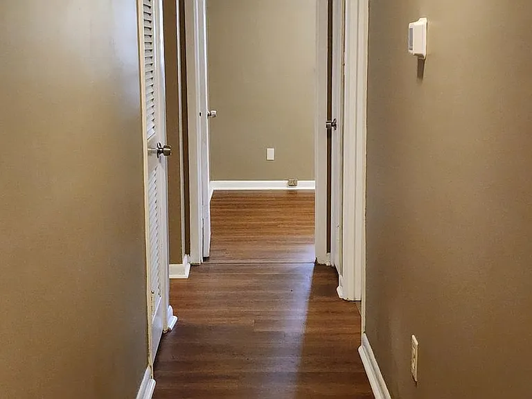 111 Holiday Dr — Photo 5