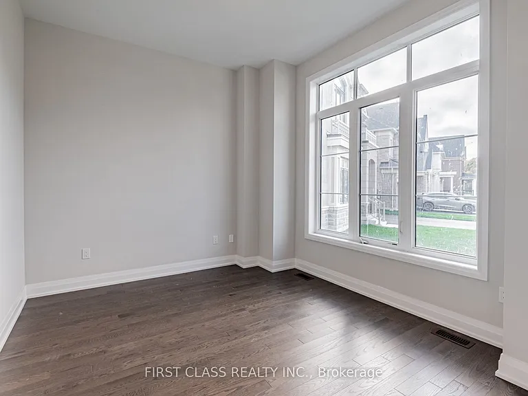 15 Kenneth Campbell Ct — Photo 6