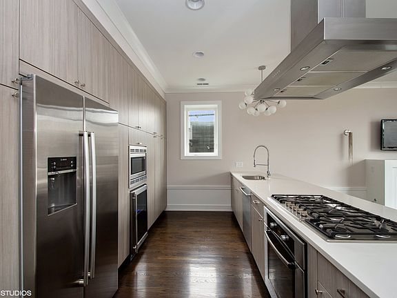 2nd image of 742 N Western Ave APT 1N