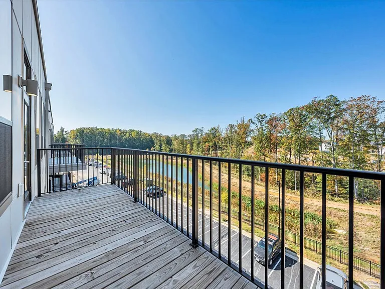 Luxe 360 on Centerpointe — Photo 31