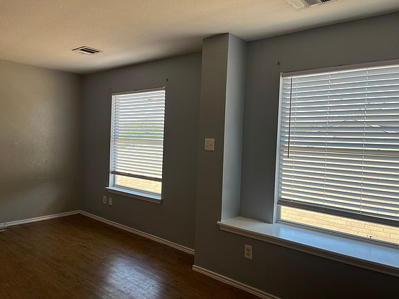 5th image of 12937 White House St