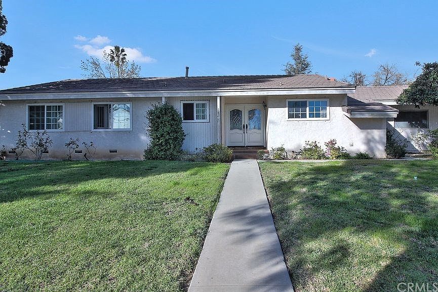 2nd image of 18209 San Fernando Mission Blvd