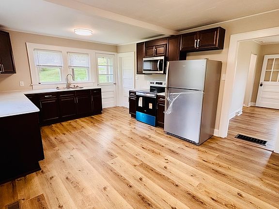 2nd image of 134 Poplar Grove Rd