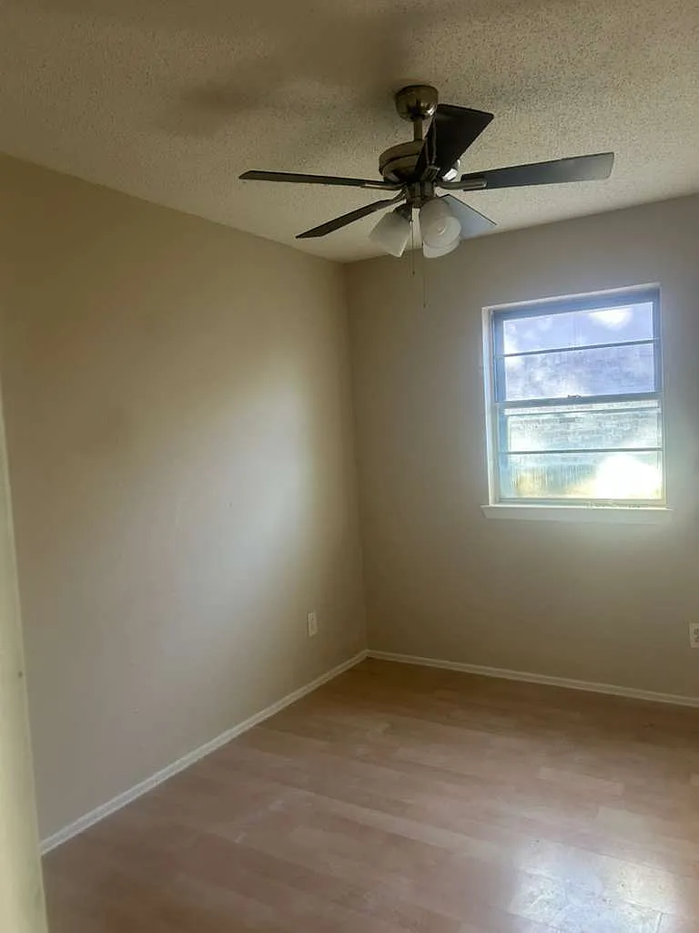 3 bed, 1344 sqft, $2,000 — Photo 3