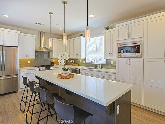 2nd image of 459 Mesa Way