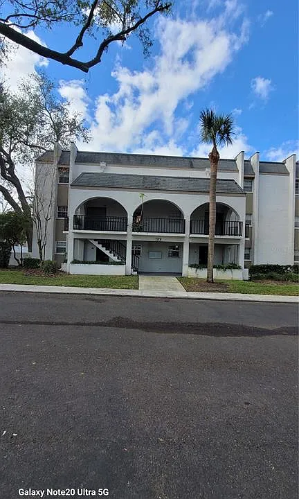 122 N Kings Ave #202